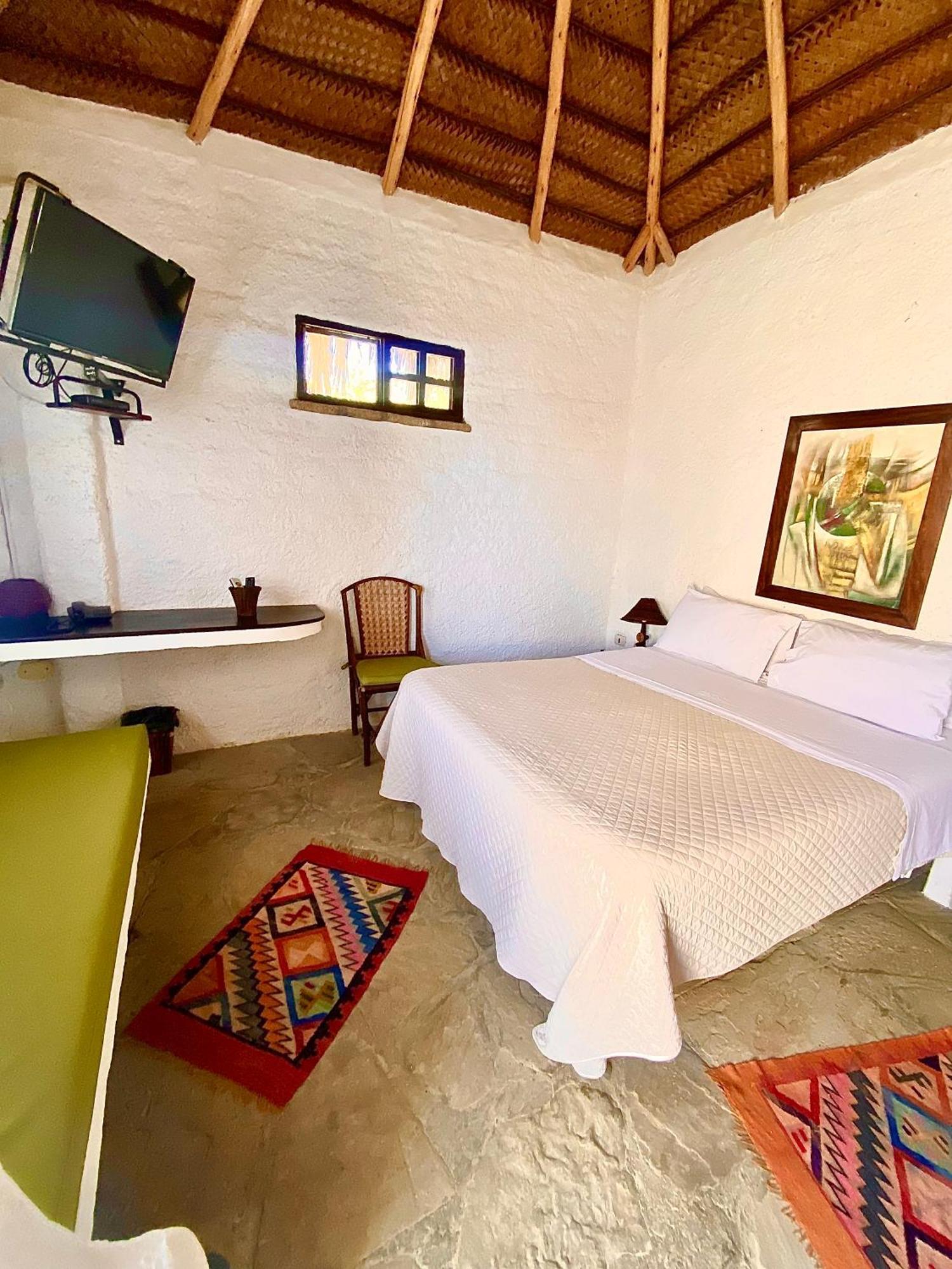 Hotel Smiling Crab Canoas de Punta Sal Exteriör bild