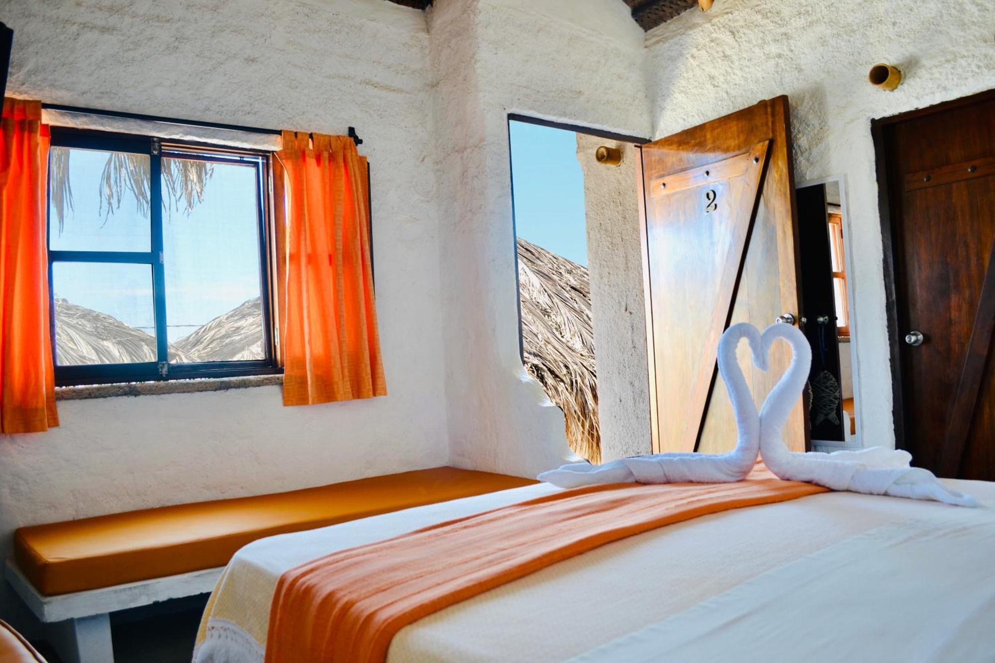 Hotel Smiling Crab Canoas de Punta Sal Exteriör bild