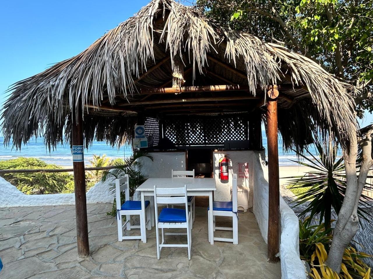 Hotel Smiling Crab Canoas de Punta Sal Exteriör bild